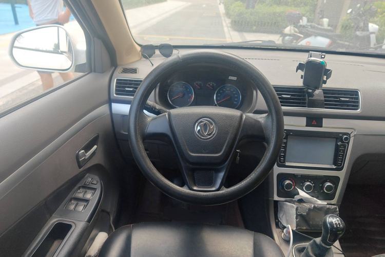 Used Dongfeng Fengon 360 2015 1.5L Manual Comfort 7-Seater China IV Standard
