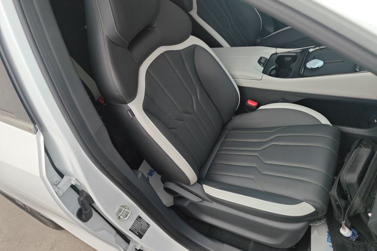 Used JETOUR Shanhai L6 2024 1.5TD DHT MAX
