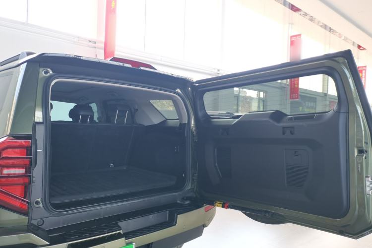 Used Tank 400 New Energy 2024 Hi4-T Off-Road Edition Trunk