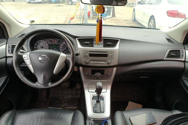 Used Nissan Sylphy 2014 1.6XV CVT Deluxe Edition Center Console