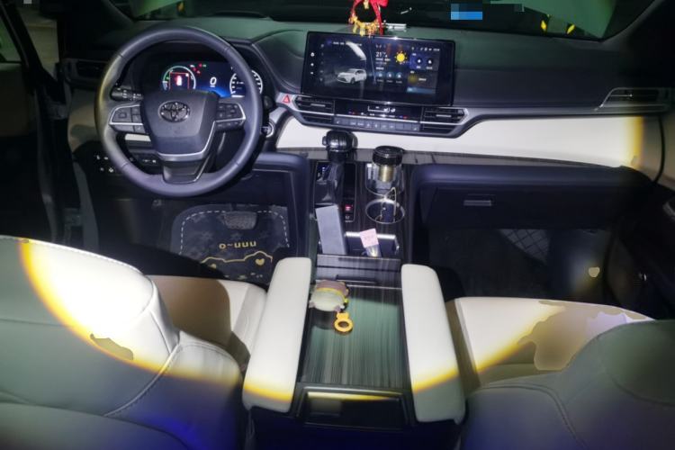 Used Toyota Granvia 2024 2.5L Hybrid Prestige ULTRA Edition Center Console