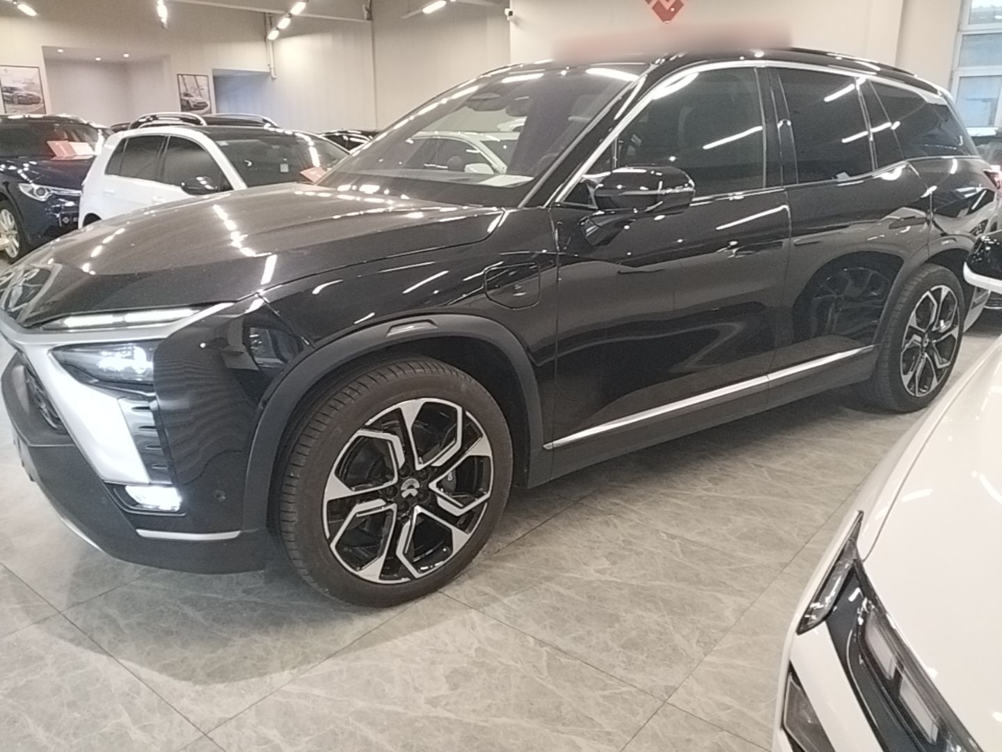 Unter der Vorderseite des Autos