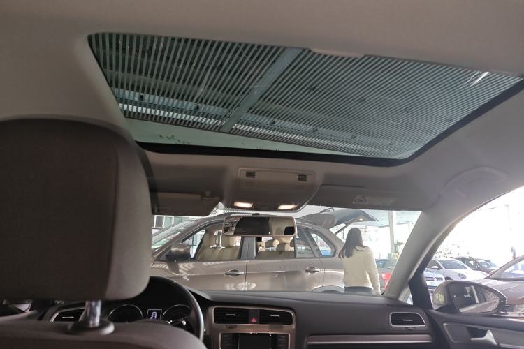 Used Volkswagen Golf 2016 230TSI Automatic Comfort Version
