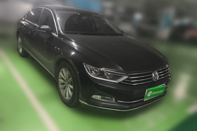 Used Volkswagen Magotan 2016 1.8TSI Smart Comfort Model Front Right 45 Deg