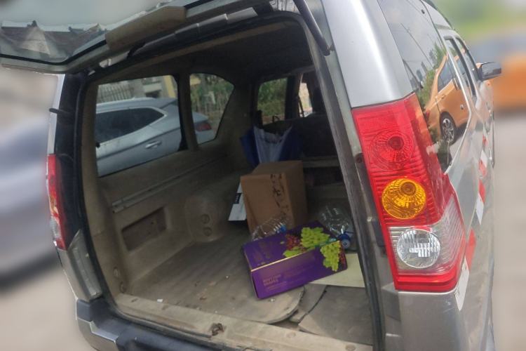 Used Nissan ZN Van 2011 2.4L Two-Wheel-Drive Standard Version 5 Seats ZN6493