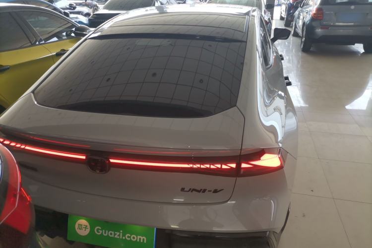 Used CHANGAN UNI-V 2022 2.0T Leading-Speed Edition
