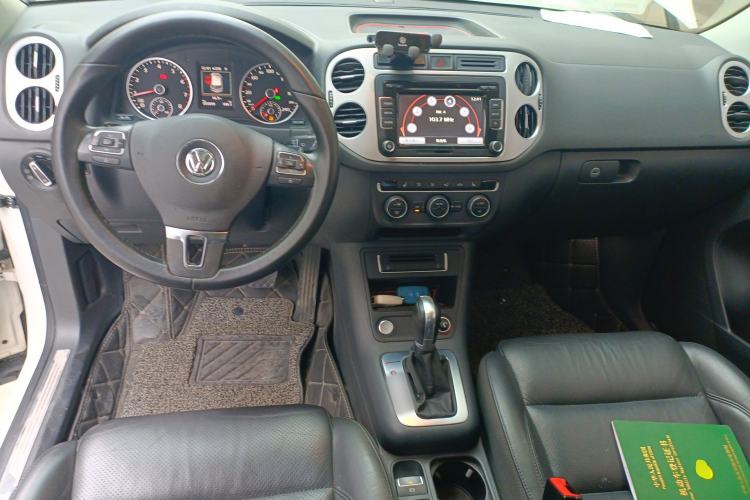 Used Volkswagen Tiguan 2015 1.8TSI Automatic All-Wheel-Drive Luxury Model Center Console