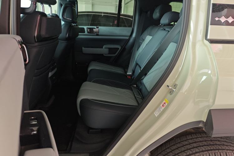 Used Formula Leopard 5 2023 Navigator Edition Left Rear Seat