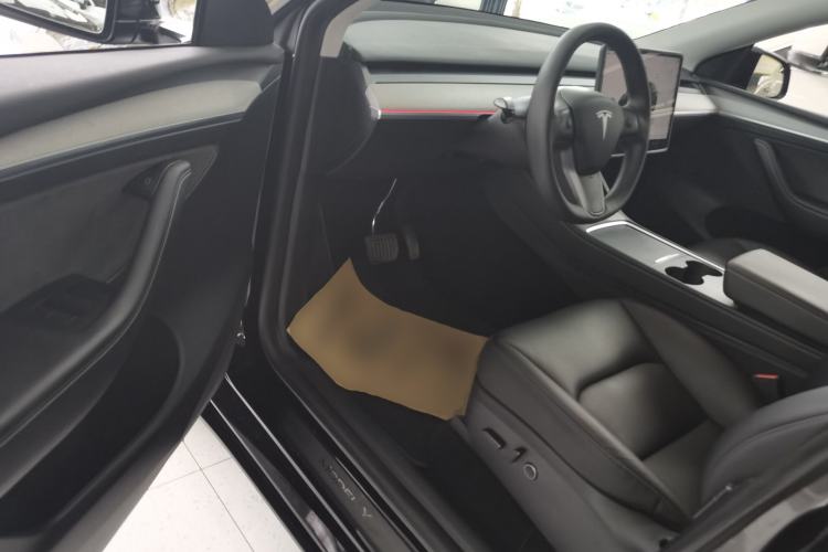 Used Tesla Model Y 2023 Rear-Wheel-Drive Version
