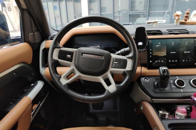 Used Land Rover Defender 2023 110 3.0T P400 Dark Edition Steering Wheel