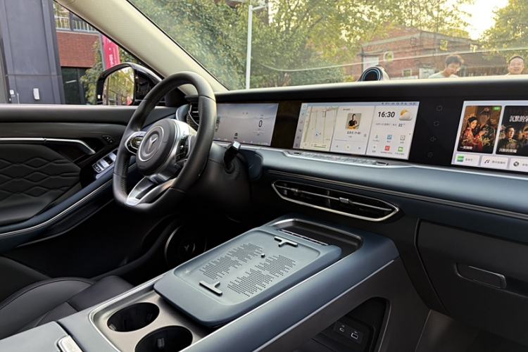 Used VOYAH FREE 2023 Four-Wheel Drive Extended-Range Model with Ultra-Long Range
