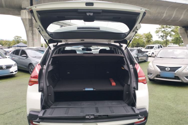 Used Peugeot 3008 2015 2.0L Automatic Classic Edition
