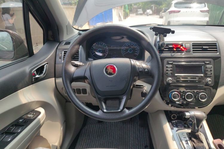 Used FORTHING Joyear XV 2015 1.6L CVT Comfort Model
