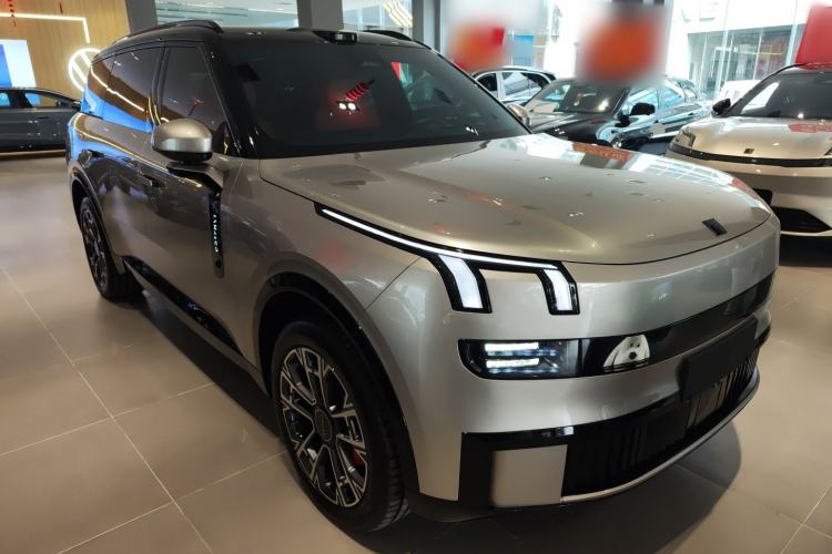 Used Lynk & Co 900 2025 1.5T Ultra Front Right 45 Deg