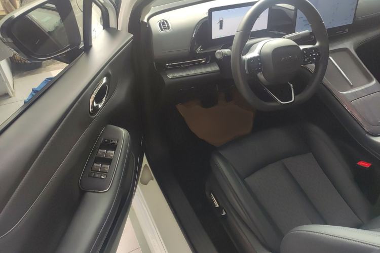 Used AION S MAX 2025 70 Star Edition 53.7 kWh Driver Seat