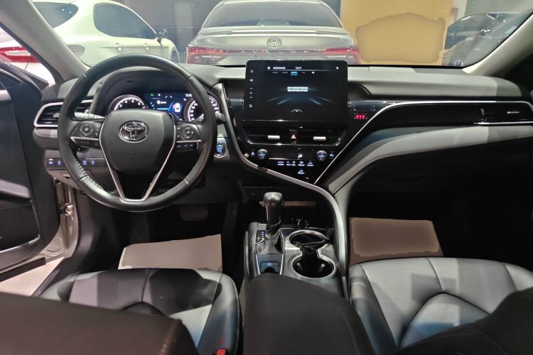 Used Toyota Camry 2021 2.0G Luxury Edition Center Console