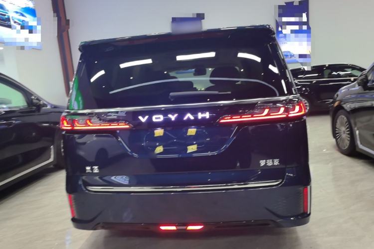 Used VOYAH Dream 2025 EV Four-Wheel Drive Flagship Kunpeng Edition