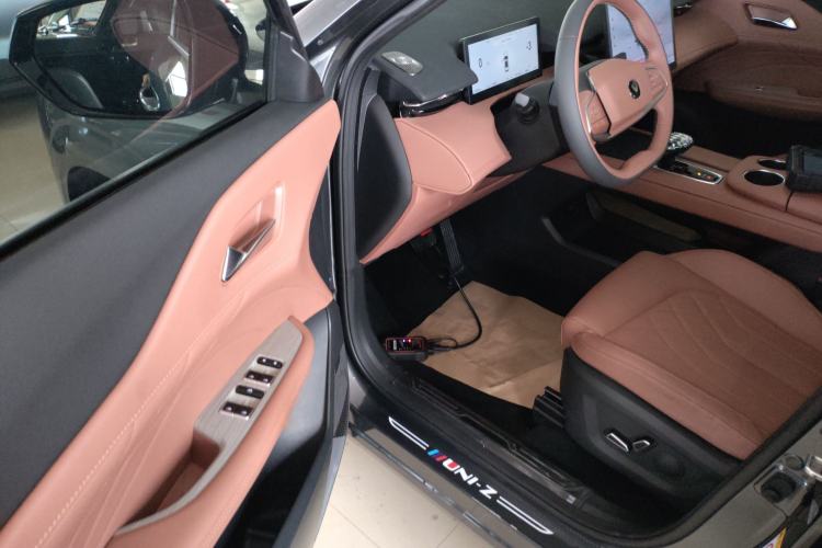 Used CHANGAN UNI-Z New Energy 2024 Blue Whale Smart Electric iDD 125km Beyond Edition Driver Seat