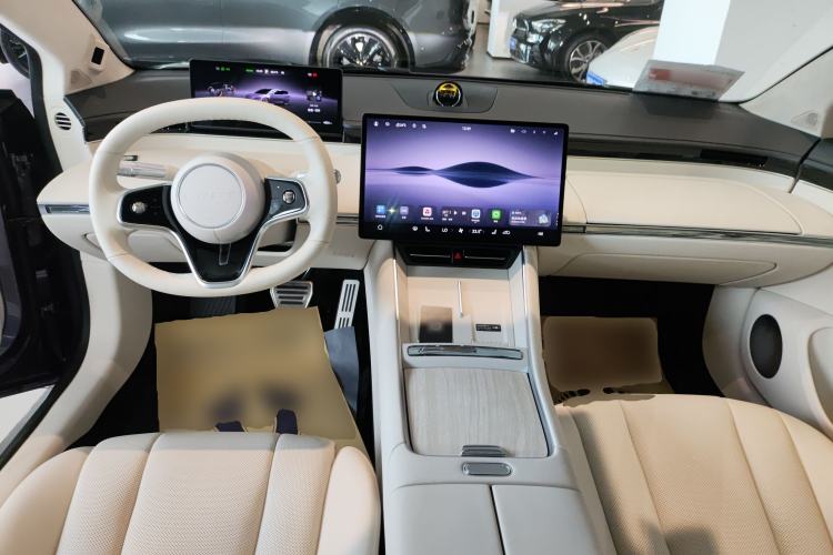 Used Hima Luxeed S7 2025 785 km Ultra Center Console