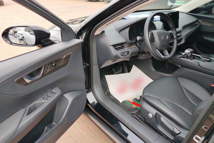 Used Hongqi E-QM5 2022 431 km Charge & Enjoy Edition