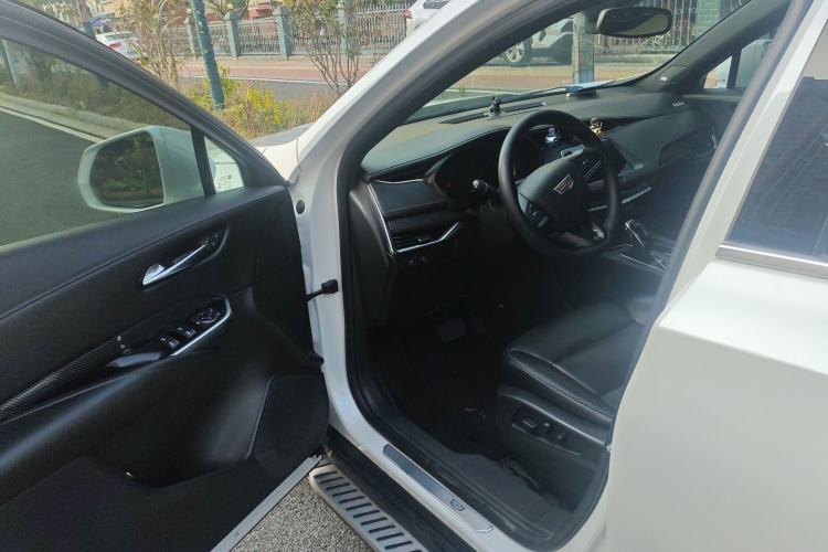 Used Cadillac XT4 2020 28T Two-Wheel-Drive Leading Version
