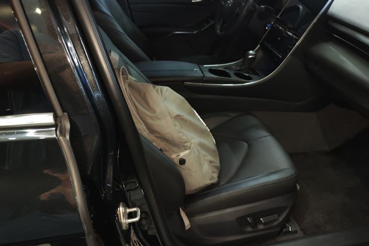 Used Toyota Avalon 2022 Dual-Engine 2.5L Luxury Edition Right Front Seat