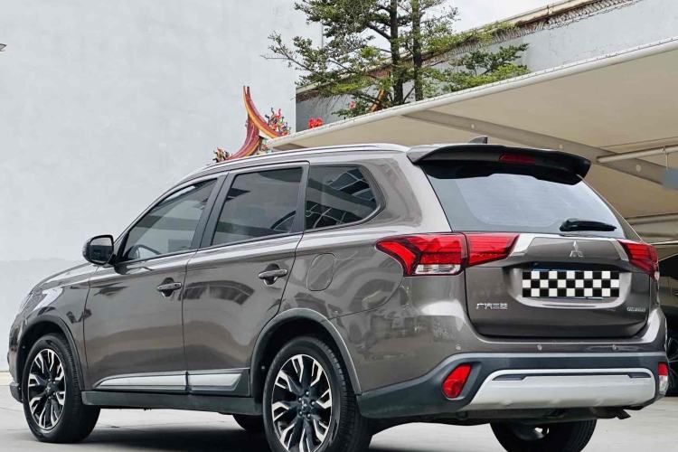 Used Mitsubishi Outlander 2019 2.0L Two-Wheel Drive Comfort Edition 5 Seats China V Standard Exterior 3