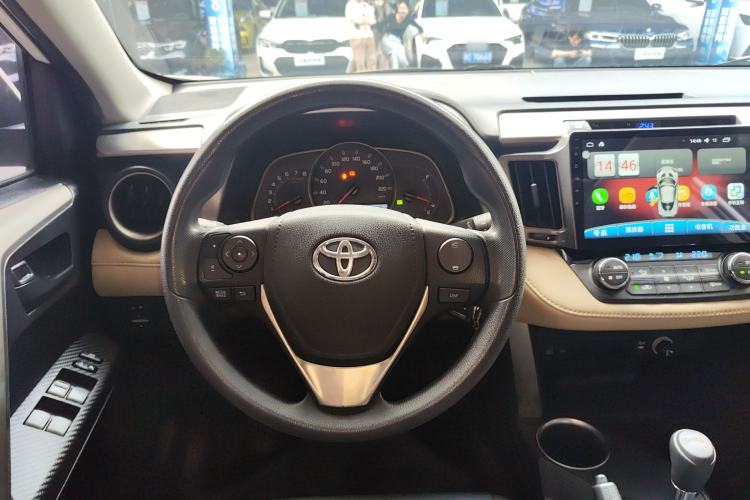 Used Toyota RAV4 2015 2.0L CVT Two-Wheel Drive Fashion Edition
