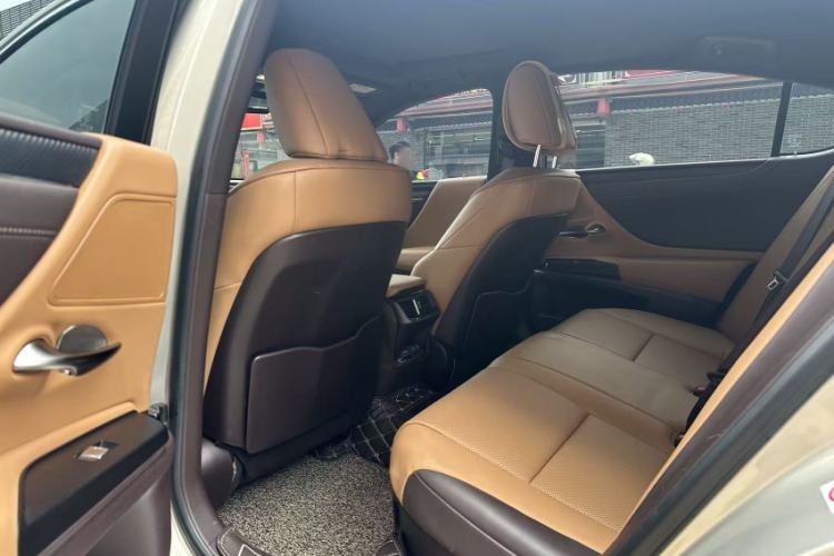 Used Lexus ES 2018 300h Premier Edition China VI Standard
