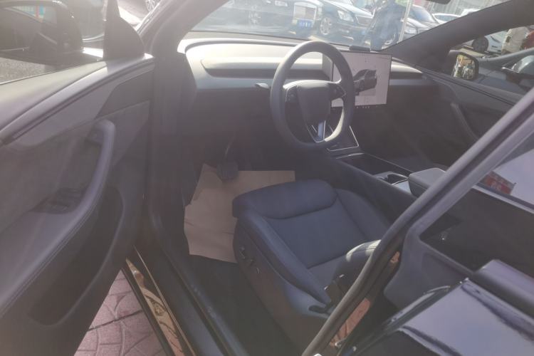 Used Tesla Model Y L 2025 Model Long-Range All-Wheel-Drive Version
