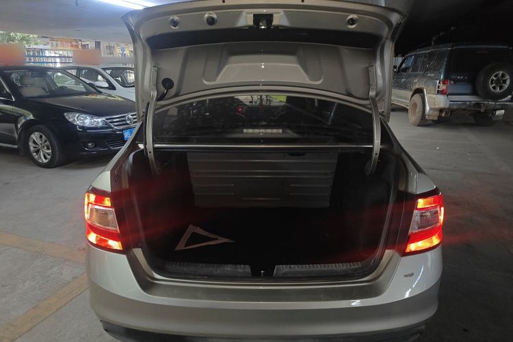 Used Skoda Rapid 2018 1.6L Manual Standard Edition Trunk