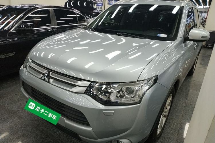 Used Mitsubishi Outlander (Import) 2014 2.4L 4x4 Deluxe Value Edition 7 Seats