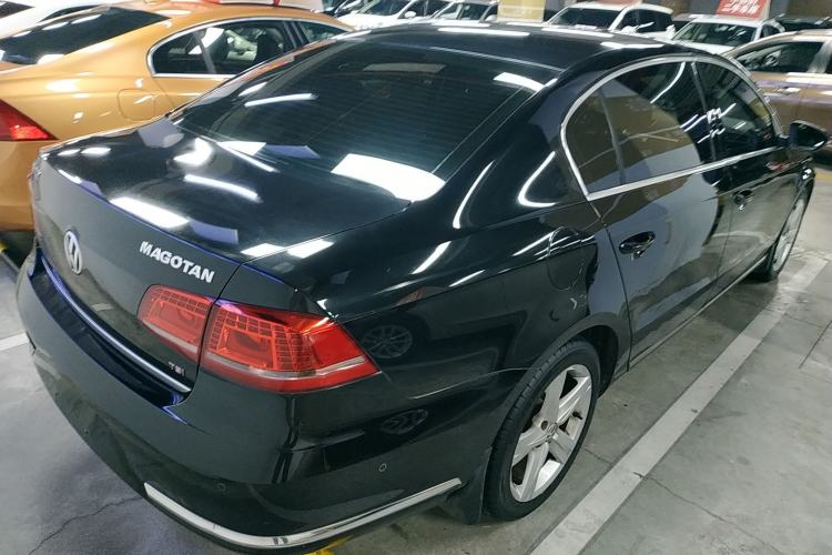 Used Volkswagen Magotan 2015 2.0 TSI Prestige Model Rear Right 45 Deg