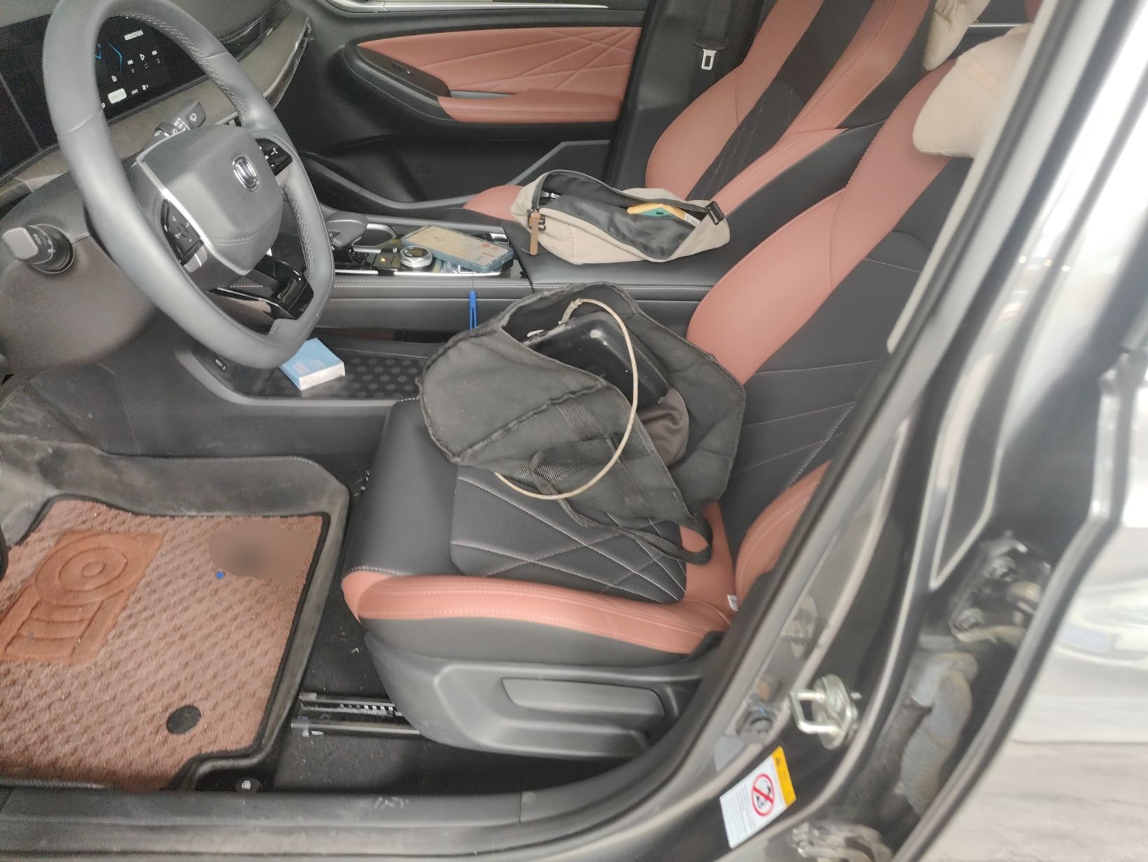 Переднее сиденье в автомобиле