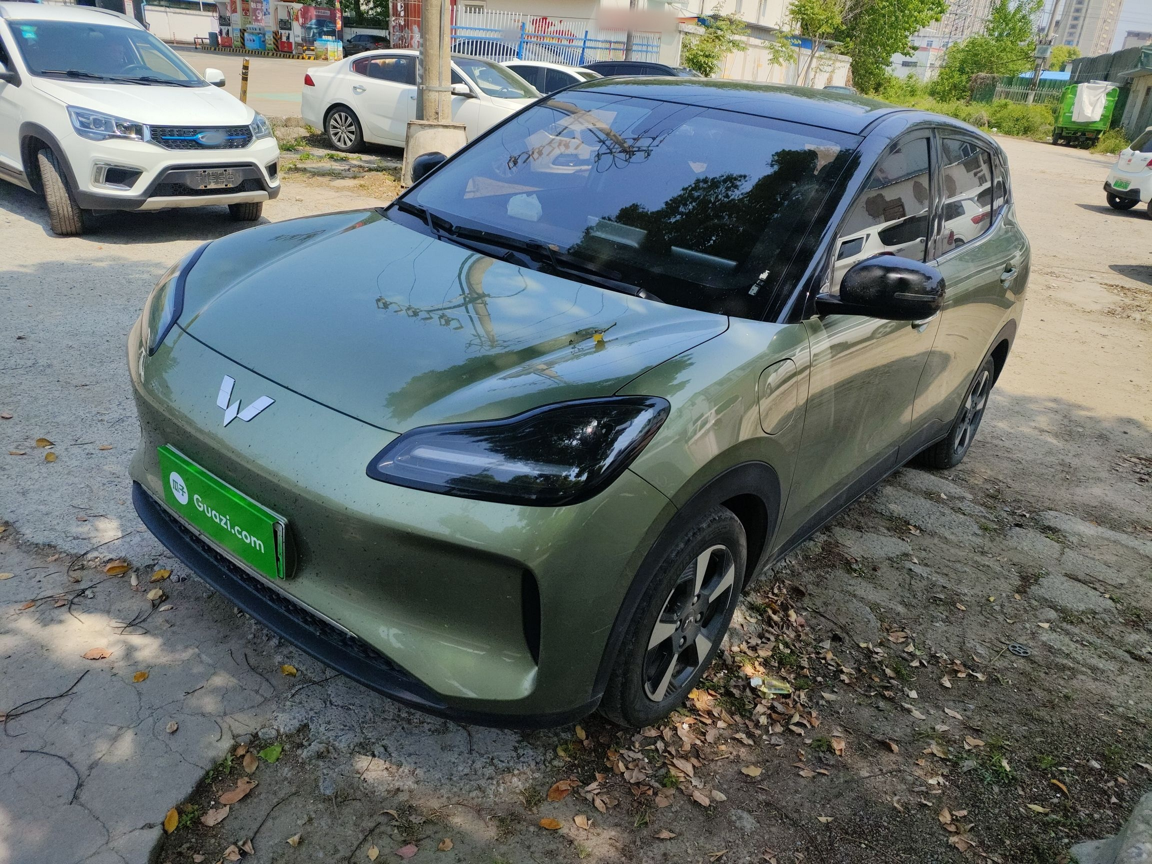 Под передней частью автомобиля