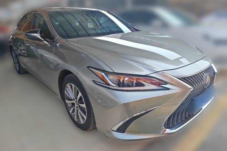 Used Lexus ES 2018 300h Premier Edition China VI Standard Front Right 45 Deg