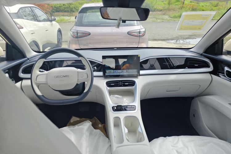 Used Geely Galaxy Geome 2026 Model 310km Youth Edition Center Console