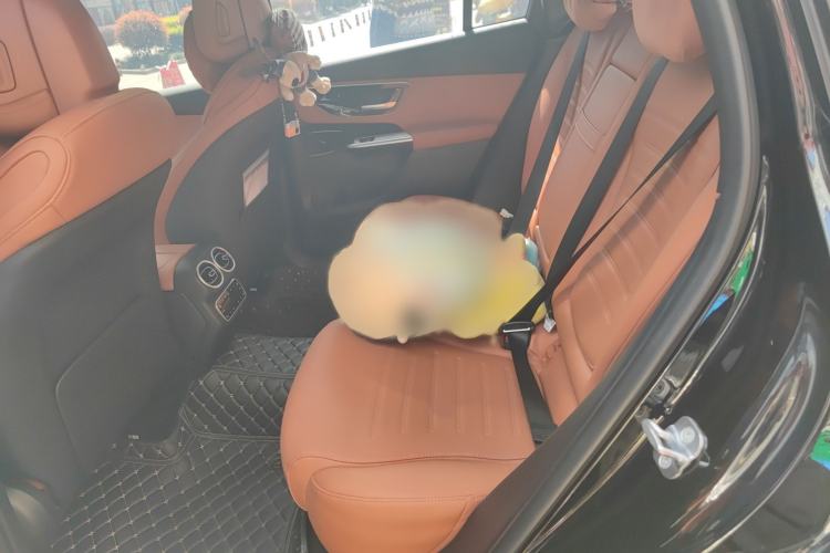 Used Mercedes-Benz GLC 2023 GLC 260 L 4MATIC Luxury Model 5 Seats Interior 4