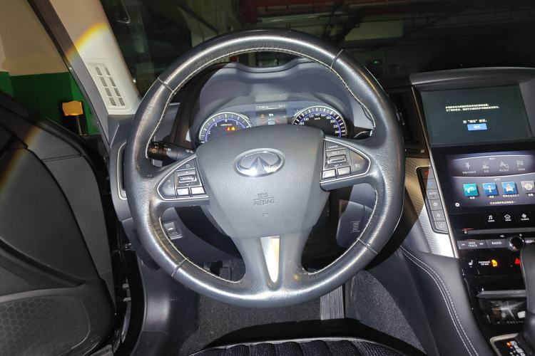 Used Infiniti Q50 2014 2.0T Luxury Edition
