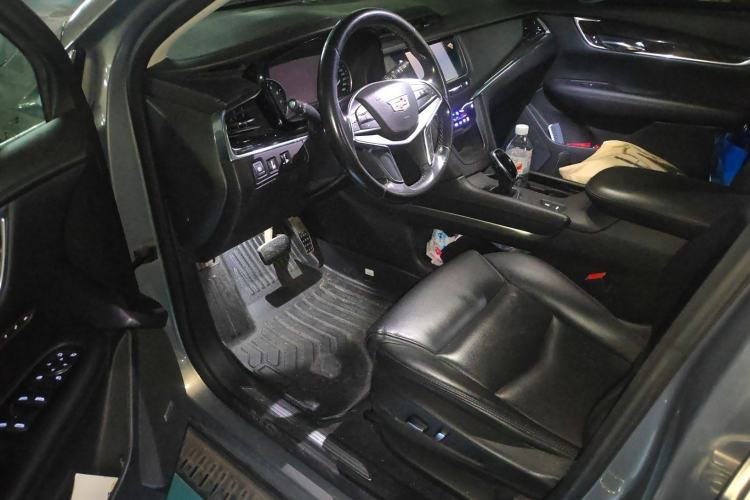 Used Cadillac XT5 2018 25T Luxury Model Left Front Seat