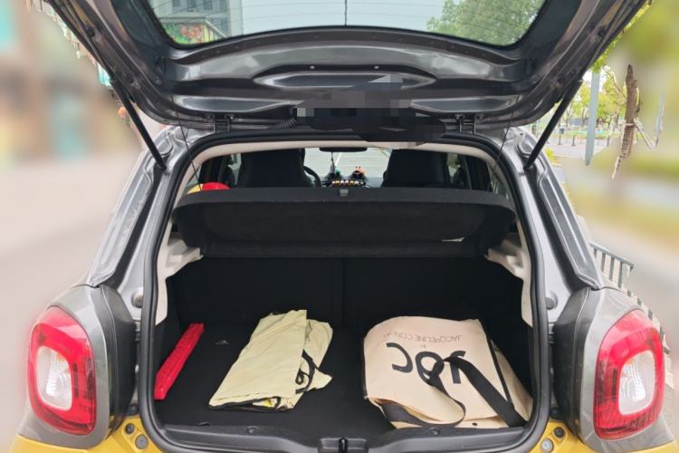 Used smart forfour 2016 1.0L 52 kW Passion Edition Trunk