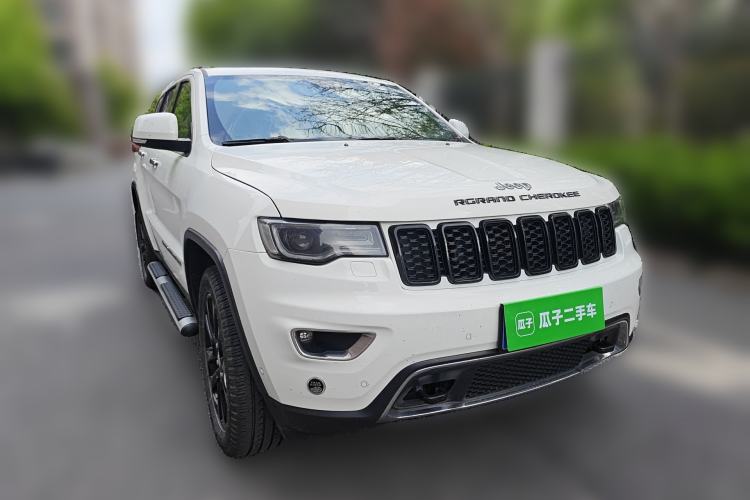 Used Jeep Grand Cherokee 2016 3.0L Comfort Navigation Edition Front Right 45 Deg