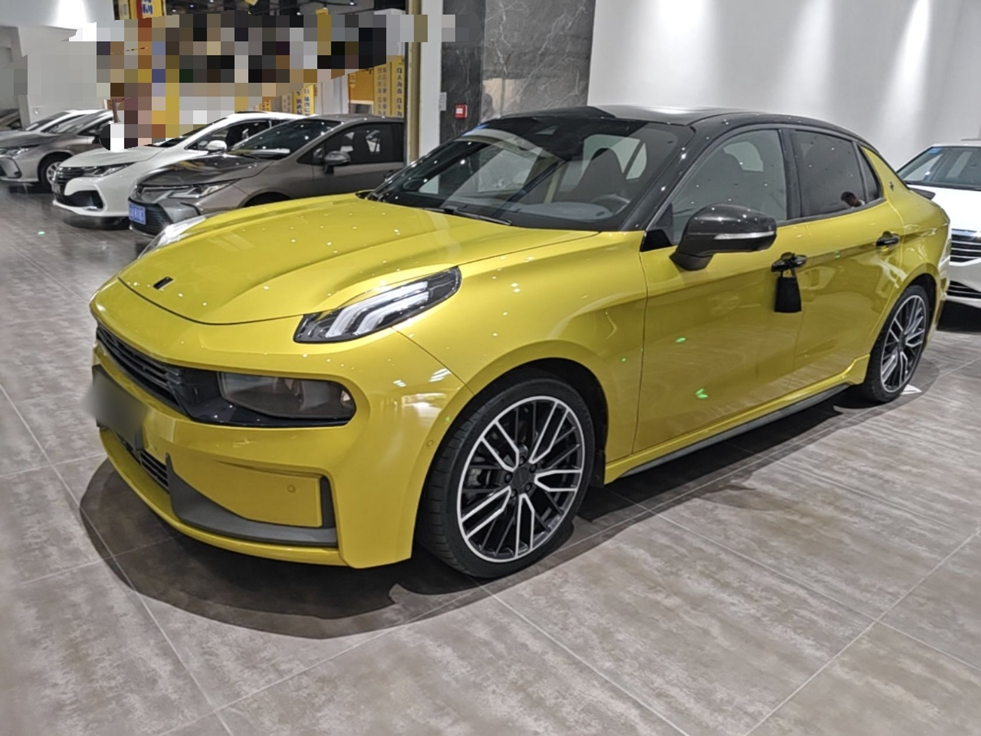 Unter der Vorderseite des Autos