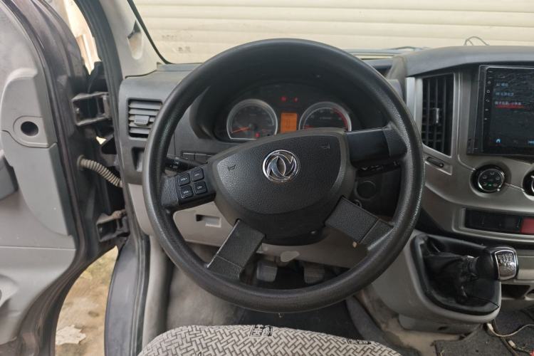 Used Dongfeng Yufeng 2020 2.3T Economy Standard Edition Logistics Vehicle Short Wheelbase Mid-Roof Design 5-9 Seats WP2.3 Steering Wheel