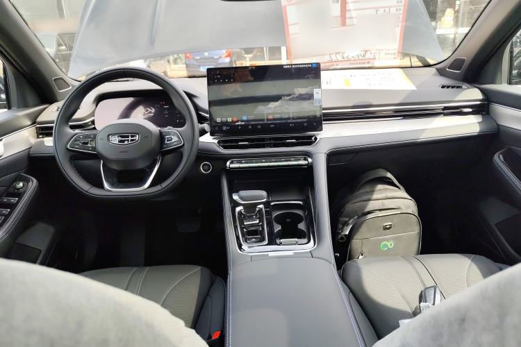 Used Geely Auto Preface 2026 Model Oriental Yao 1.5TD Fuyao Edition Center Console