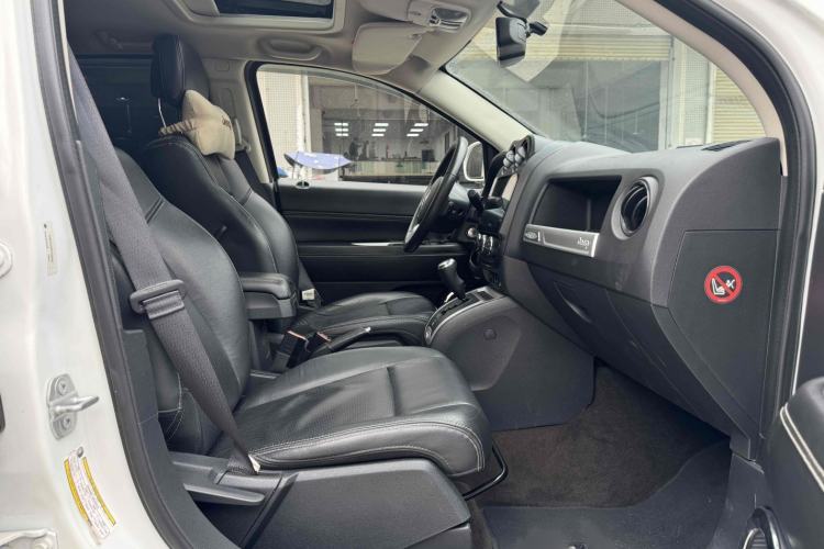 Used Jeep Compass 2015 2.0L Two-Wheel Drive Luxury Edition