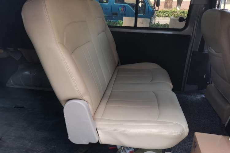 Used FORTHING Lingzhi 2023 M5L 1.6L Base Model 7 Seats
