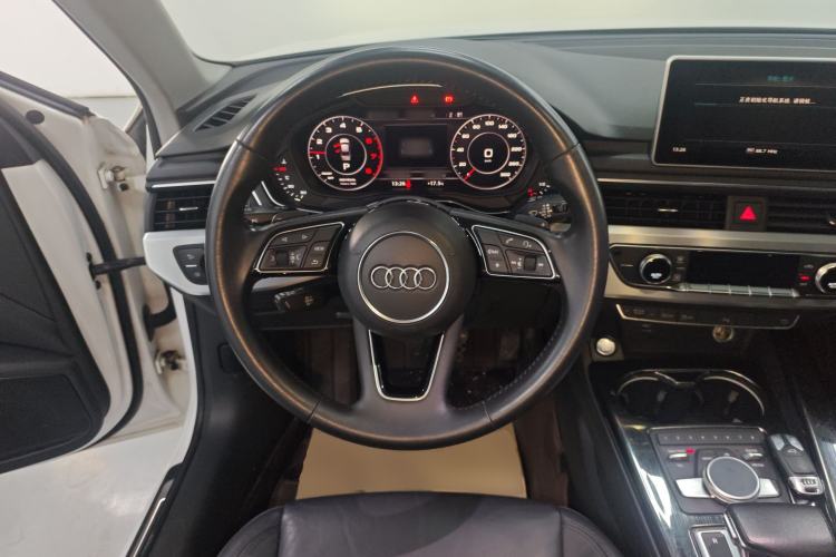 Used Audi A4L 2018 30th Anniversary Edition 40 TFSI Fashion Model
