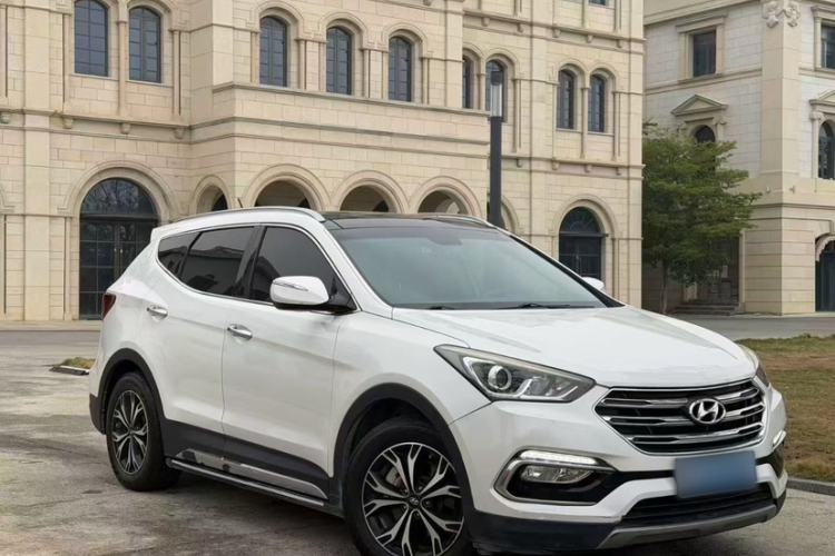 Used Hyundai Santa Fe 2017 2.4L Automatic Two-Wheel Drive Smart Version 5 Seats
