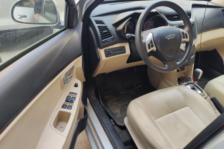 Used Chery Fengyun 2 2013 Hatchback 1.5L AMT Ruìyì Edition Driver Seat